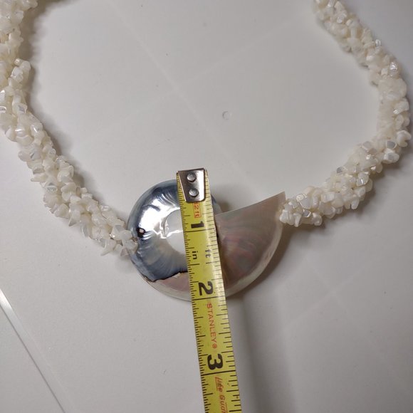 Elegant White and Silver Necklace beach shell - Picture 12 of 14